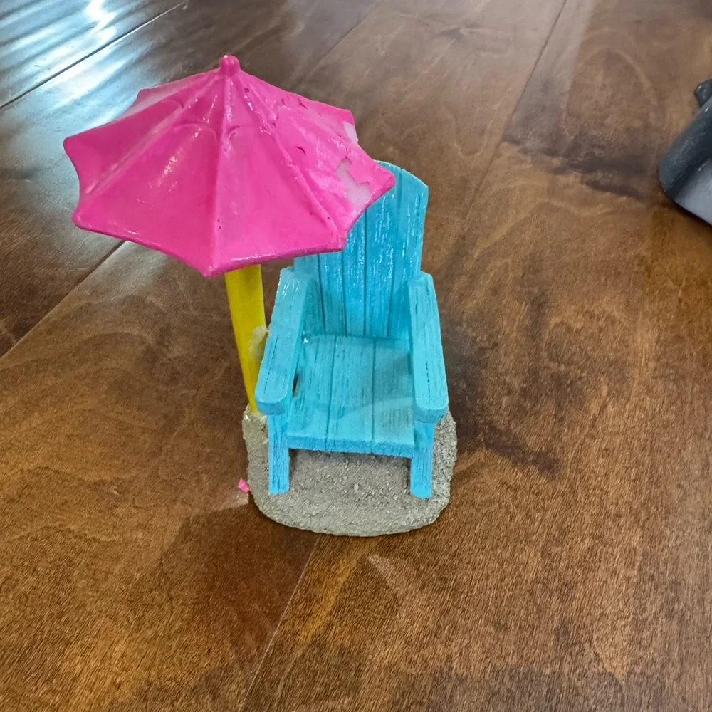 Set of aquarium figurines